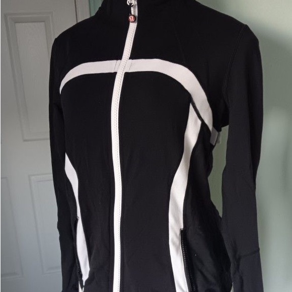 Lululemon track jacket - Picture 2 of 13
